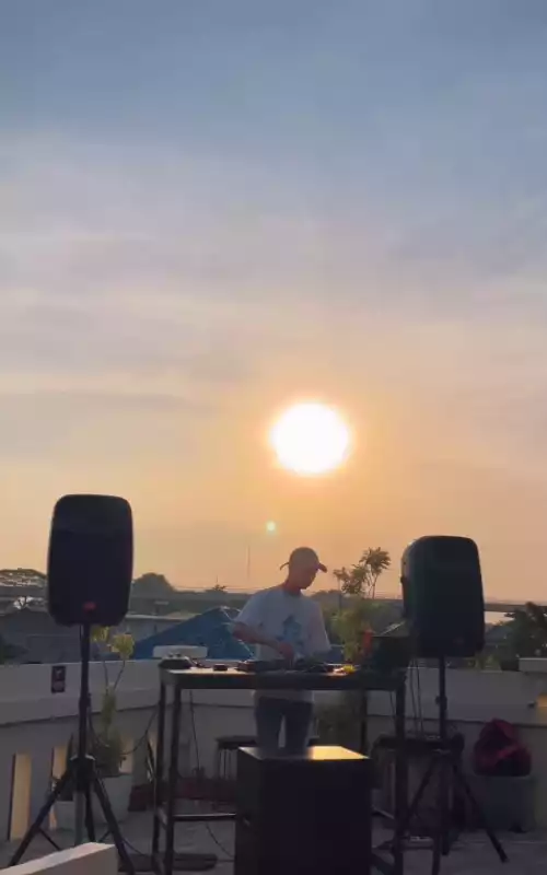 cafe rooftop Jakarta timur